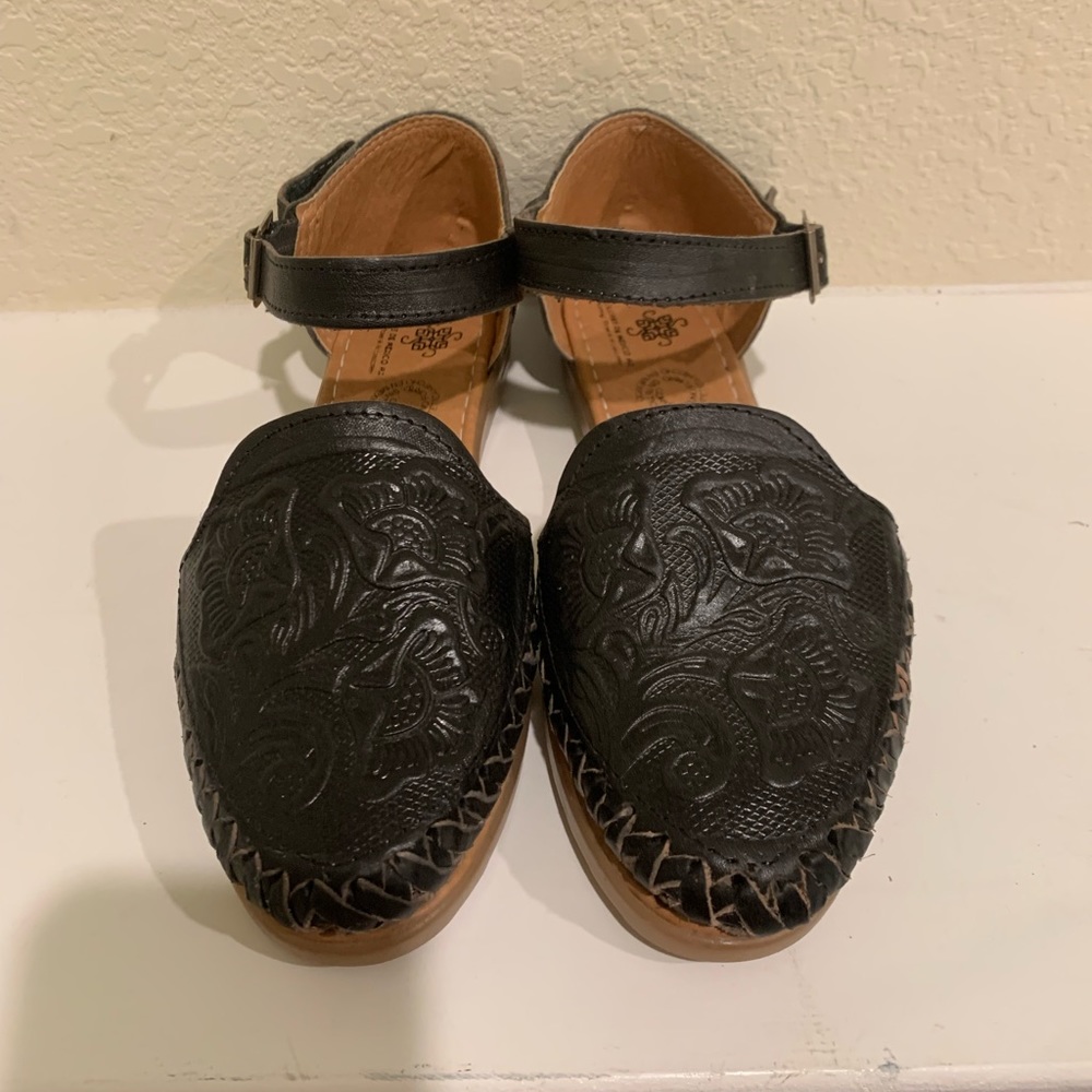 Huaraches, black size 9 but runs big